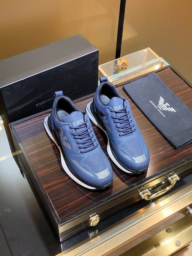 商品名称：Armani 阿玛尼 正规码数: 38-44 休闲鞋 商品材料：精选 网布滴胶鞋面，柔软羊皮垫脚；原厂特供大底。